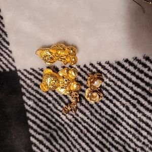 Gold earings